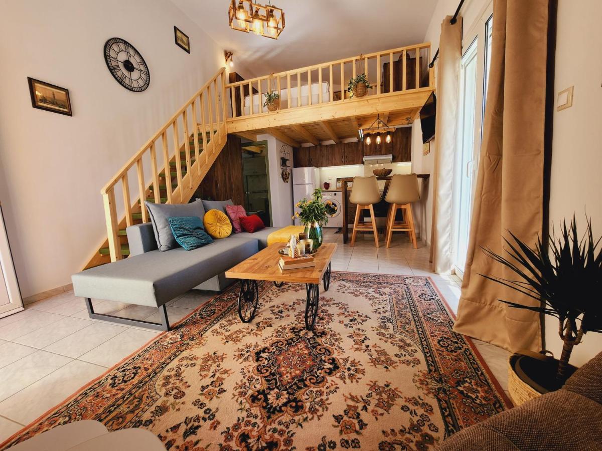 Luxury Loft Apartment Vivian Патра Екстериор снимка