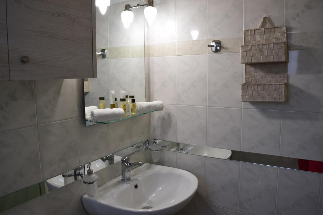 Luxury Loft Apartment Vivian Патра Екстериор снимка
