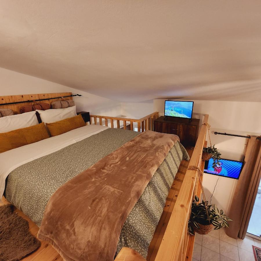 Luxury Loft Apartment Vivian Патра Екстериор снимка