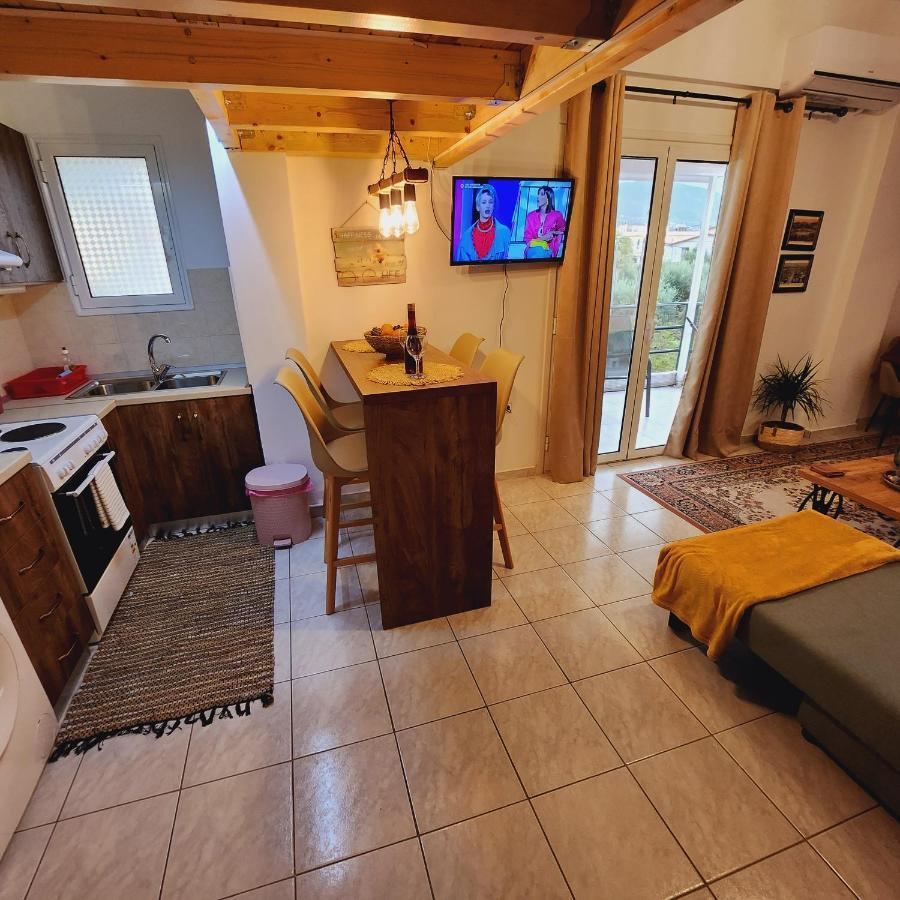 Luxury Loft Apartment Vivian Патра Екстериор снимка